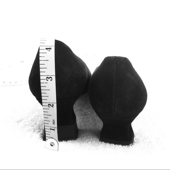 Stuart Weitzman Crisscross Pump - Picture 6 of 6